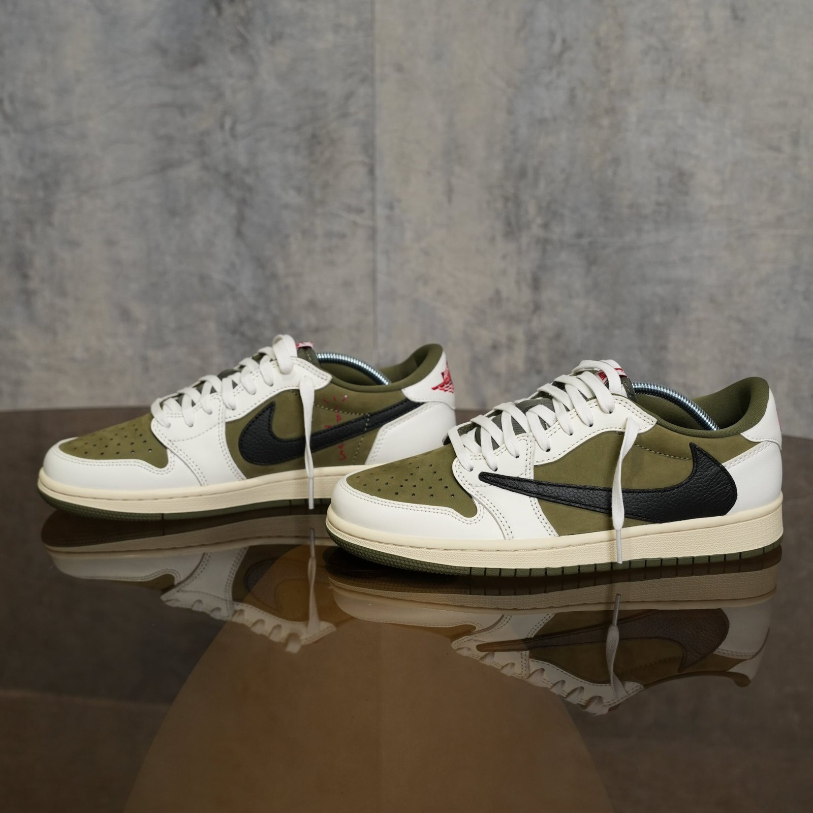 Nike -Air Jordan 1 Low Travis Scott Medium Olive
